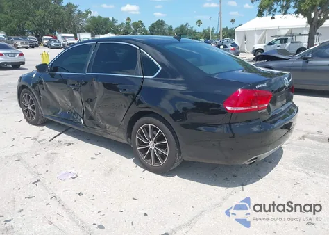 2013 Volkswagen Passat 2.5L Se z USA, uszkodzony, nr VIN 1VWBP7A30DC043938